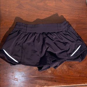 LULULEMON hotty hot 2.5 black shorts